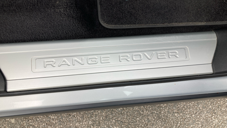 Land Rover Range Rover Sport 3.0 D300 HSE Silver 5dr Auto Diesel Estate